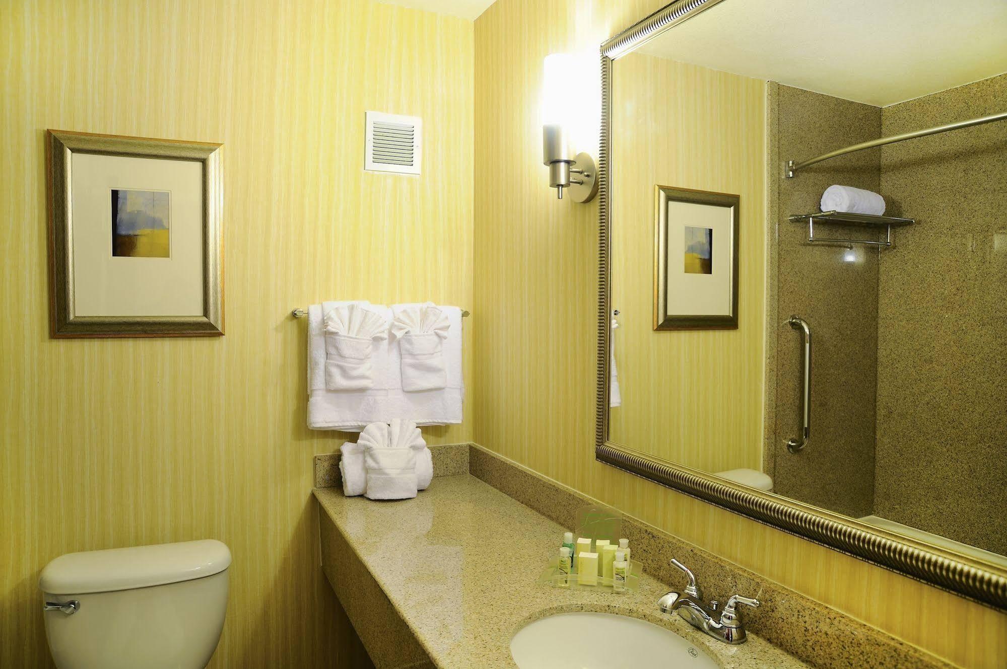 Готель Best Western Premier Richmond City Gateway Екстер'єр фото